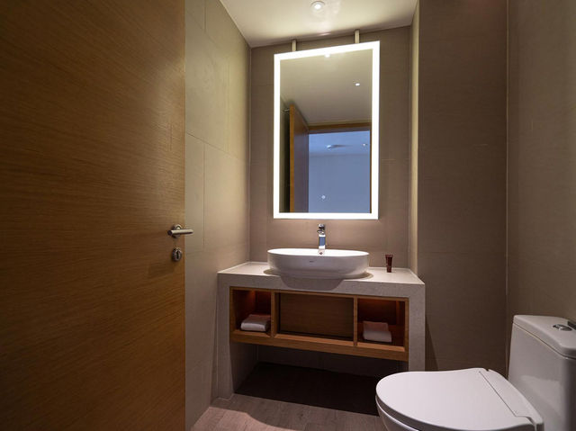 “Sunset Serenity by the Sea: The Luxury Haven of Marriott Kota Kinabalu”