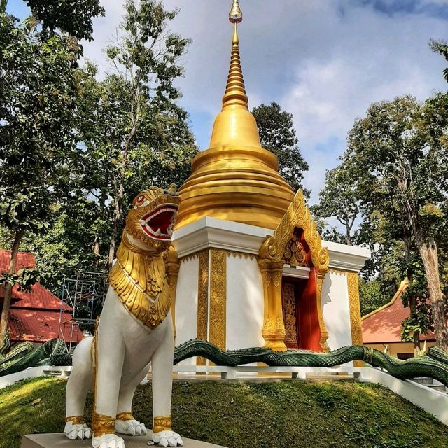 วัดนี้หลวงปู่มั่น ภูริทตฺโต ได้ธุดงค์มาบำเพ็ญภาวนา