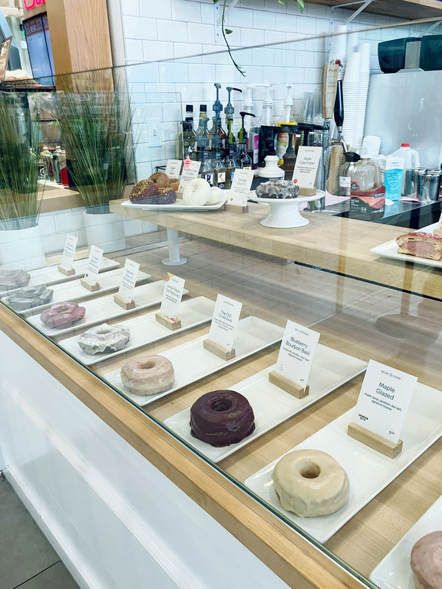 포틀랜드 대표 도넛 가게, Blue Star Donuts- PDX Airport