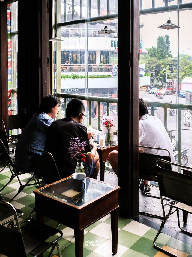 Cong Caphe คาเฟ่ธีมทหารสุดคลาสสิคเมืองฮานอย🇻🇳