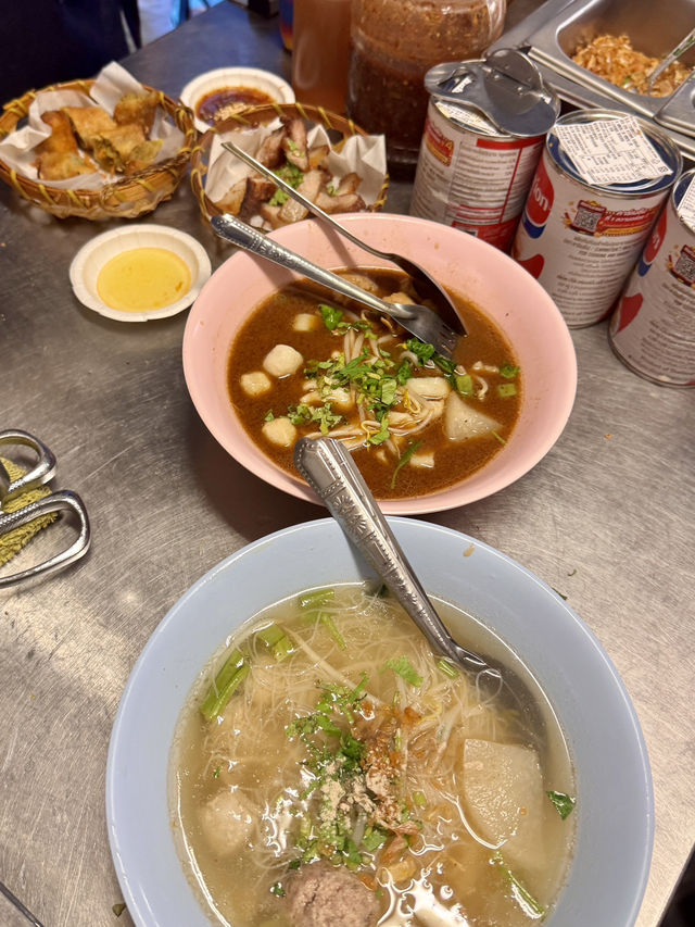 信義區巷弄的銅板美食「哈哈羅55泰式船麵」