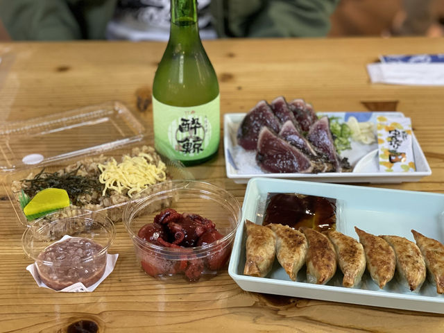 高知の夜はここで決まり！高知の美味しいグルメを満喫しながらお酒が飲めるひろめ市場🍶🐟