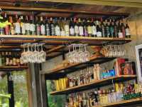 Cafe' De La Mon โดดเด่นด้วยการตกแต่งสไตล์มอญ