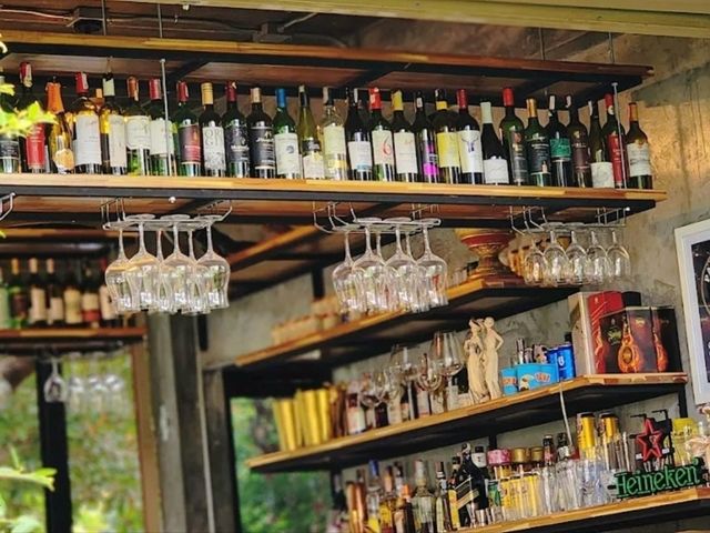 Cafe' De La Mon โดดเด่นด้วยการตกแต่งสไตล์มอญ