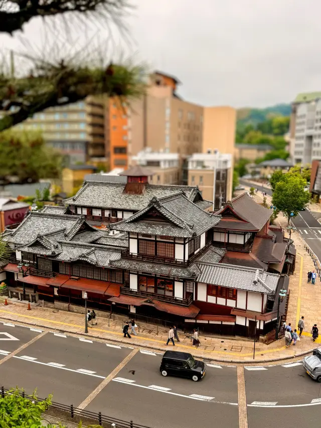 마쓰야마｜일본에서 가장 오래된 도고 온천에서 3천 년의 온천 역사를 느껴보세요.