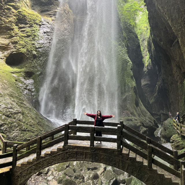 รีวิวสถานที่: 龙水峡地缝 (Longshuixia Gorge)