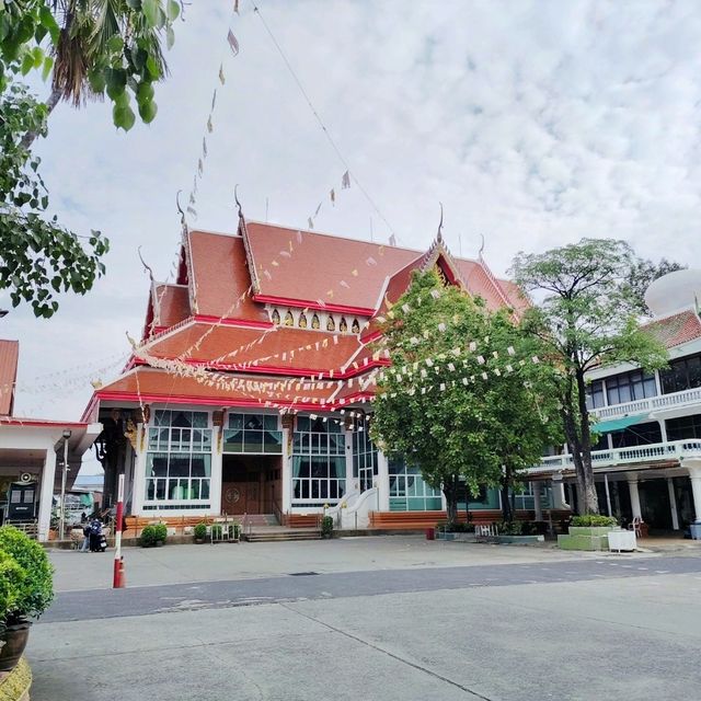 พระพุทธรูปปางเพศบรรพชิต ท้าวเวสสุวรรณ องค์พญานาค