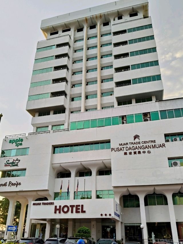 Strategic Stay, Seamless Trip: Muar Trader Hotel for Every Muar Adventure!