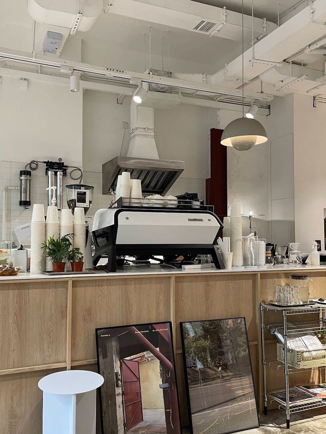 Goodin' Out Coffee in Hong Kong is a stylish café that brings a touch of Korean-inspired😍