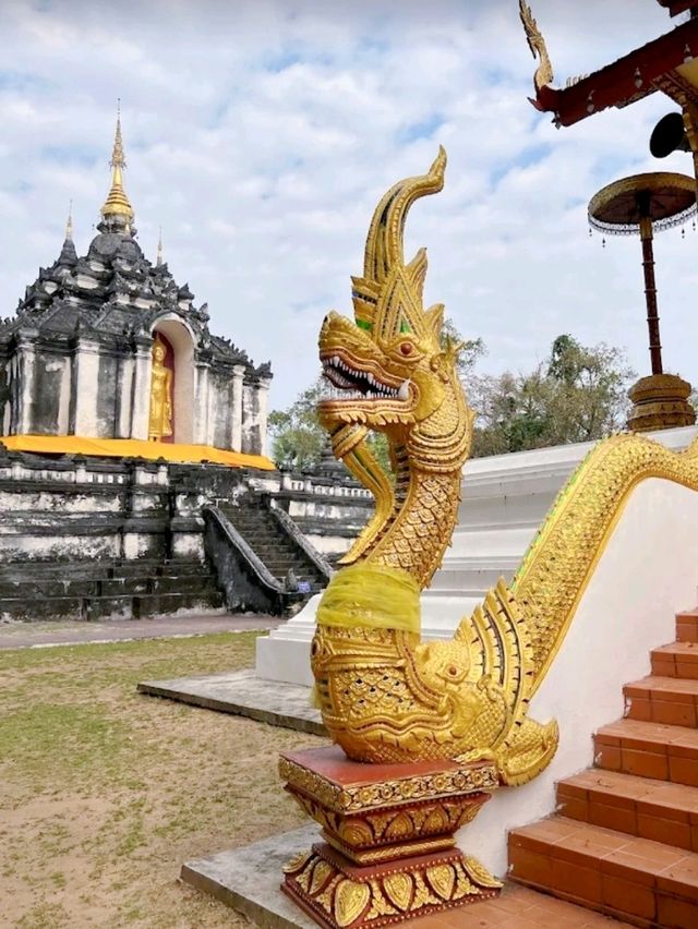วัดพระยืน สร้างขึ้นตั้งแต่สมัยพระนางจามเทวี