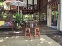 ลิบตา คาเฟ่ บ้านไม้ริมน้ำ สงบ ร่มรื่น เบาๆ สบายๆ