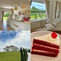 ☕ Homie’s Cafe – บ้านสีขาวกลางเนินหญ้า 