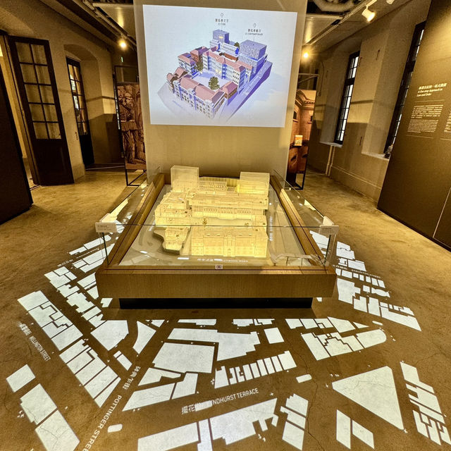 Hong Kong city walk features both old and new sights