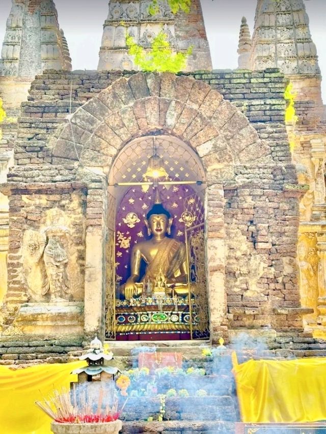 วัดเจ็ดยอด หรือเรียกทางการว่า วัดโพธารามมหาวิหาร