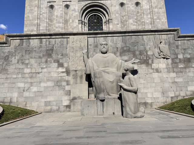 【Matenadaran／マテナダラン｜エレバン“古写本の要塞に眠る人類の知の泉”】