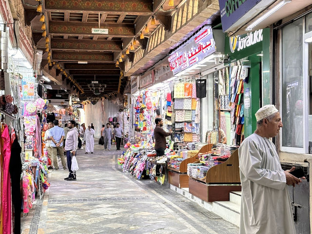 【Mutrah Souq／ムトラ・スーク｜マスカット“太古の貿易が息づく、香と色の市場迷路”】
