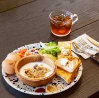 Dear Lion Cafe