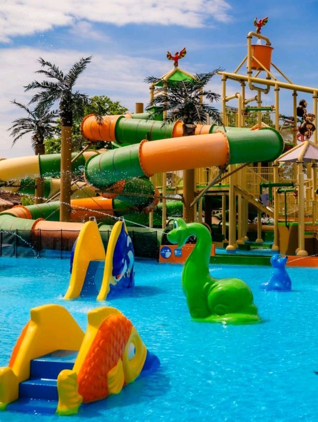 🌊🎢 Chimelong Water Park – Asia’s #1 Splash Paradise in Guangzhou! 💦☀️