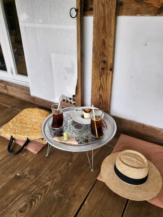 한옥돌담과 능소화가 아름다운 구례카페