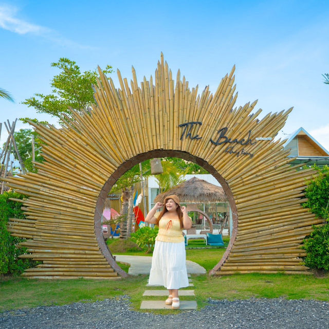 The Beach กลางกรุง ร้านอาหารและคาเฟ่สไตล์บีชคลับ