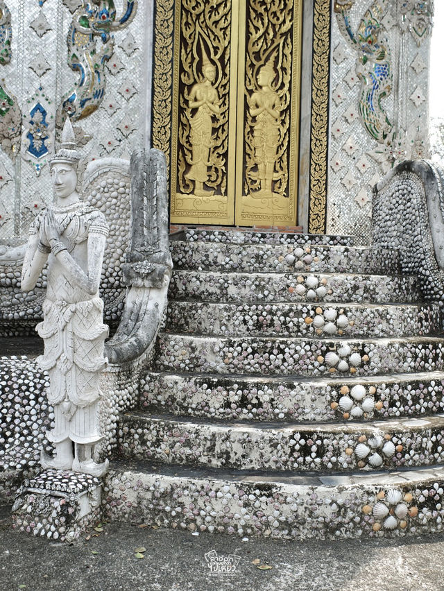 ชวนเที่ยวโบสถ์สีขาวที่ประดับด้วยเปลือกหอยนับล้าน
