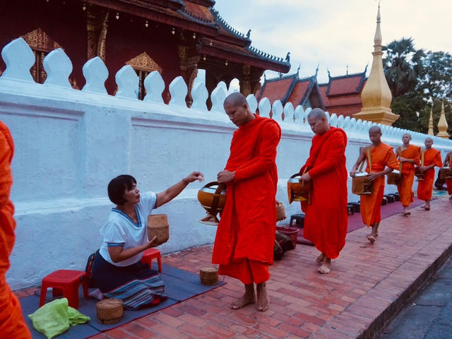 ตักบาตรข้าวเหนียวที่หลวงพระบาง🇱🇦