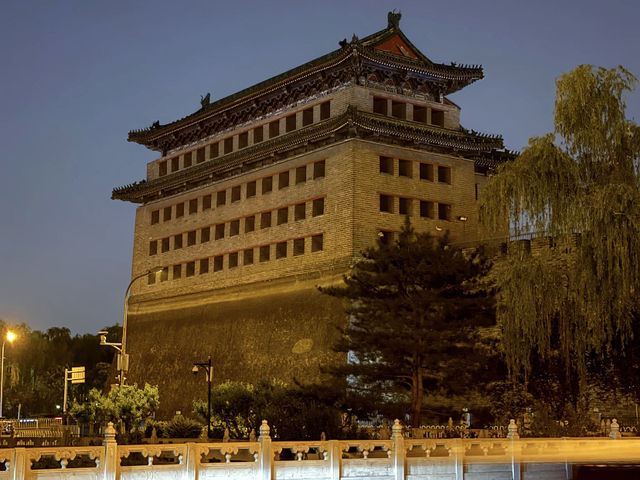 Houhai, Beijing: A National Aesthetic, Just For Us! 🌬️🎶🥂