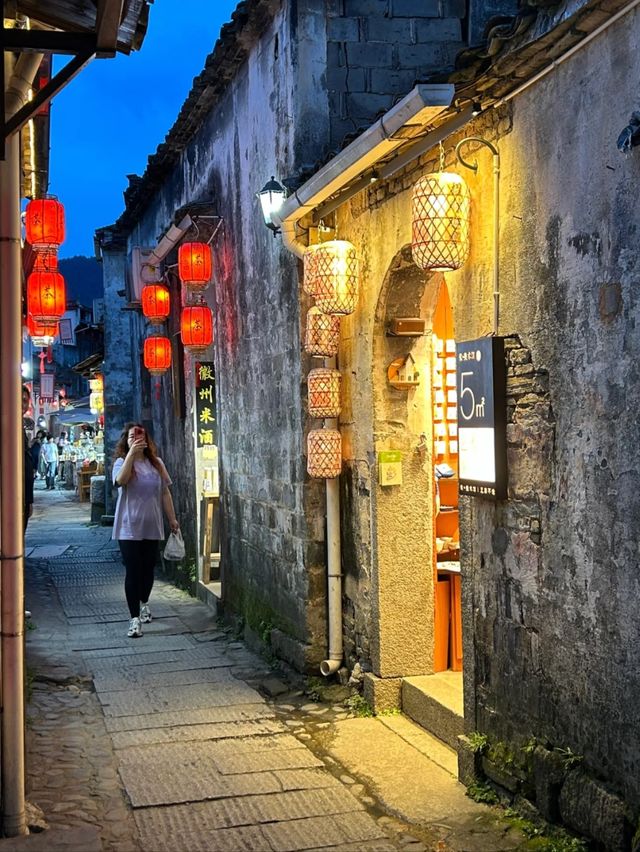 Lose Yourself in the Lanes of Hongcun