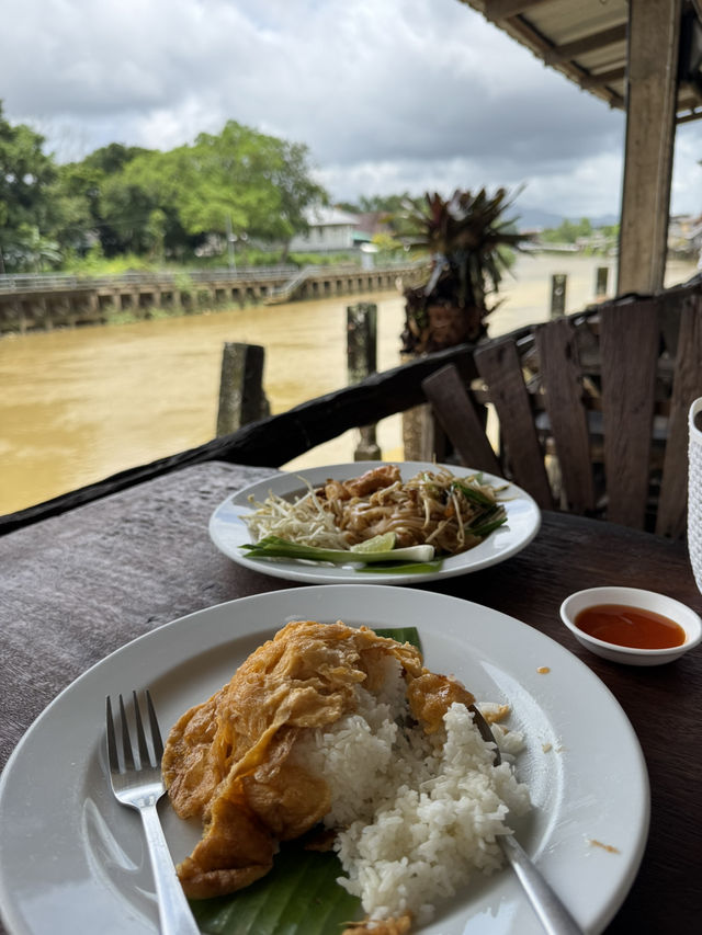ร้าน “ยินดี” ที่ได้ชิลล์…ริมแม่น้ำจันทบุรี