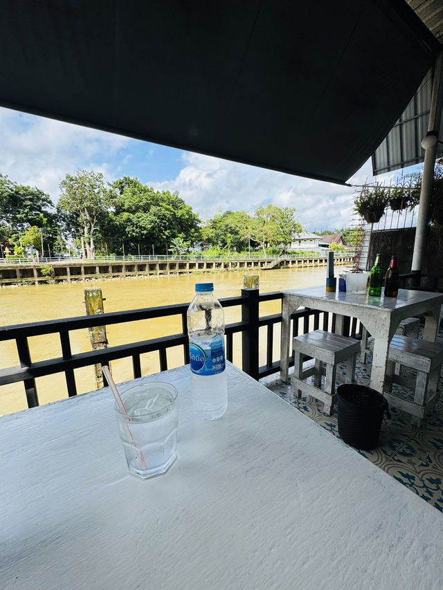 ร้าน ”สบายใจ“ ริมแม่น้ำ ร้านอร่อยที่จันทบุรีต้องมา