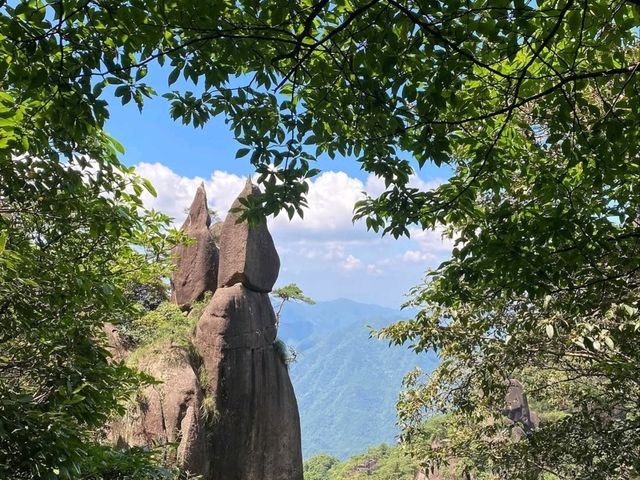 Floating Rocks and Cloud Magic at Sanqing Mountain