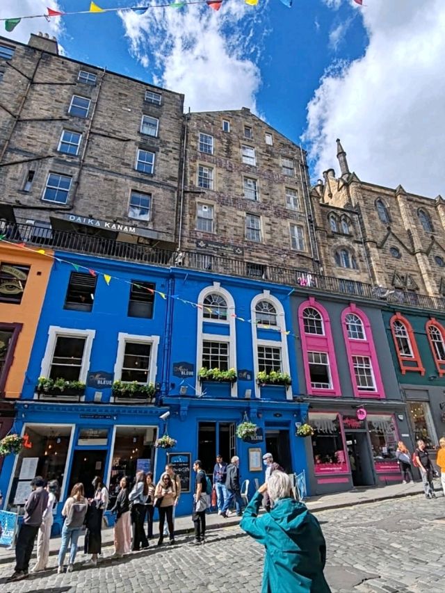 Discovering Victoria Street: Edinburgh's Colorful Fairytale