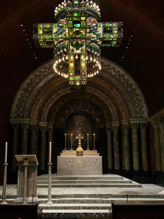 Hidden Gem in Orlando: The Morse Museum That Stuns Quietly 🎨💎⛪
