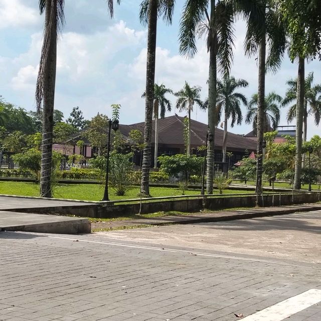 Pontianak Unveiled: Iconic Sights and Delicious Bites