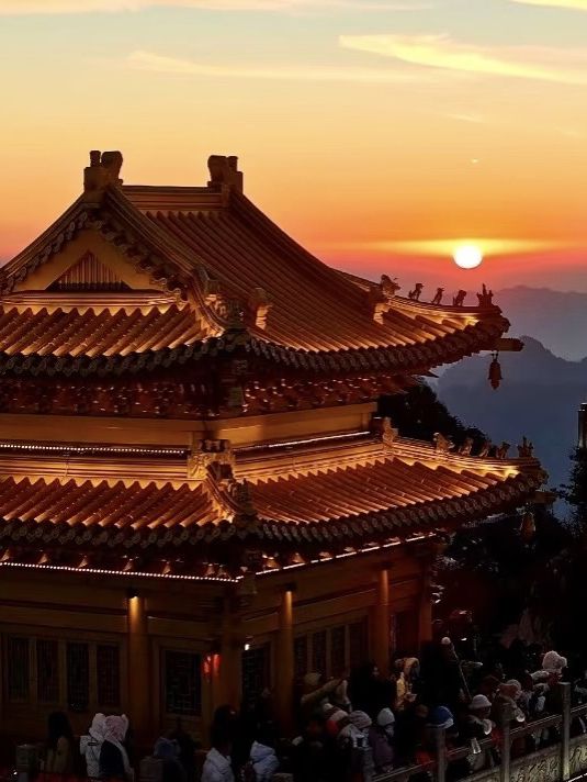 【洛陽老君山】終極遊玩攻略 | 道教聖地嘅雲海仙境 ☁️  【洛陽老君山】終極遊玩攻略 | 道教聖地嘅雲海仙境 ☁️