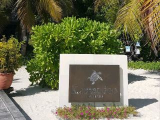 Tranquil Luxury at Kamandhoo Spa Resort: A Serene Overwater Escape