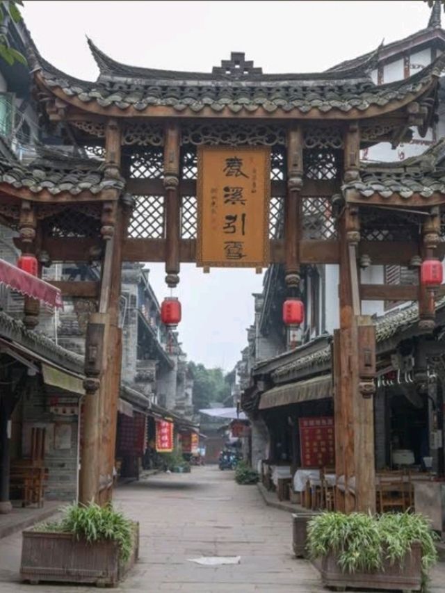 Huanglongxi Ancient Town มีอายุมากกว่า 1,700 ปี