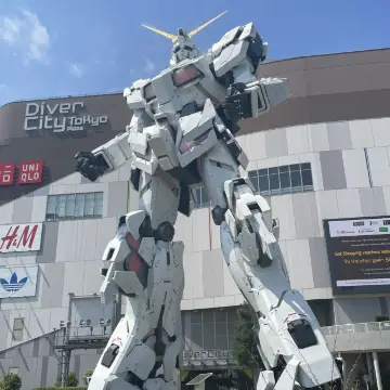 #鋼鐵巨神與夜幕紅塔：台場高達與東京塔之夜🗼🤖