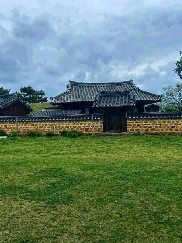 Cheomseongdae Observatory – Asia’s Oldest Star-Gazing Tower 🔭🌌