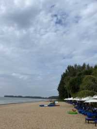 สัมผัสหาดทรายขาวและพระอาทิตย์ตกที่หาดคึกคัก🏖️