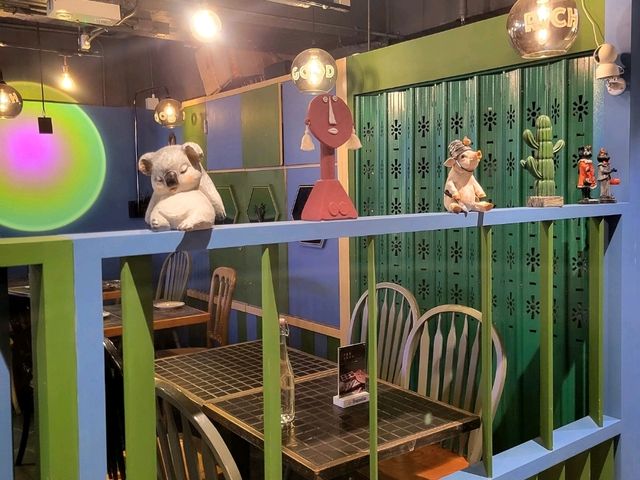 型格霓虹燈🌈室內餐廳打卡新地標🍽️ 型格霓虹燈🌈室內餐廳打卡新地標🍽️