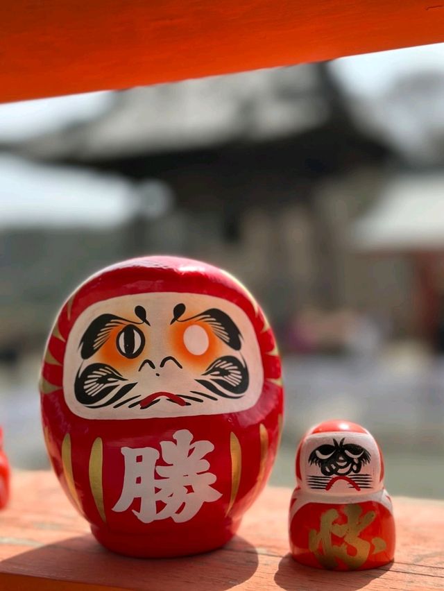 Daruma dreams and temple serenity at Katsuo-ji. 🎐🙏