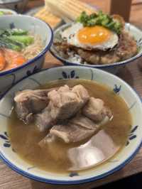 《兩草必食香煎脆邊蛋肉餅飯》
