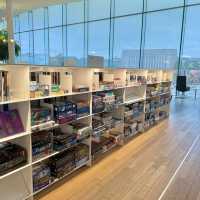 🇫🇮ヘルシンキの未来型読書パラダイス 📚✨