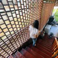 คาเฟ่บ้านไม้ 2 ชั้น ที่ให้นึกถึงสมัยยังเด็ก