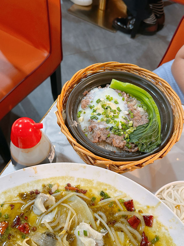 必食酸菜魚配爽彈毛肚🐟