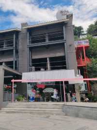 Hidden Gem of the Mountain City: Entrance and Exit 4 of Xiahaoli