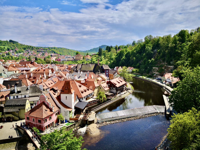 Kašna a Morový Sloup – The Soul of the Historic Old Town (Historické Staré Město)