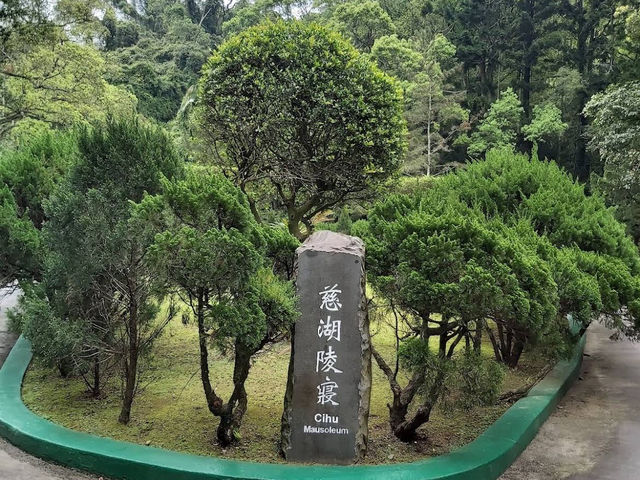 ⛰️🕊️ Tranquil Reflections at Cihu Mausoleum 🌿🏯