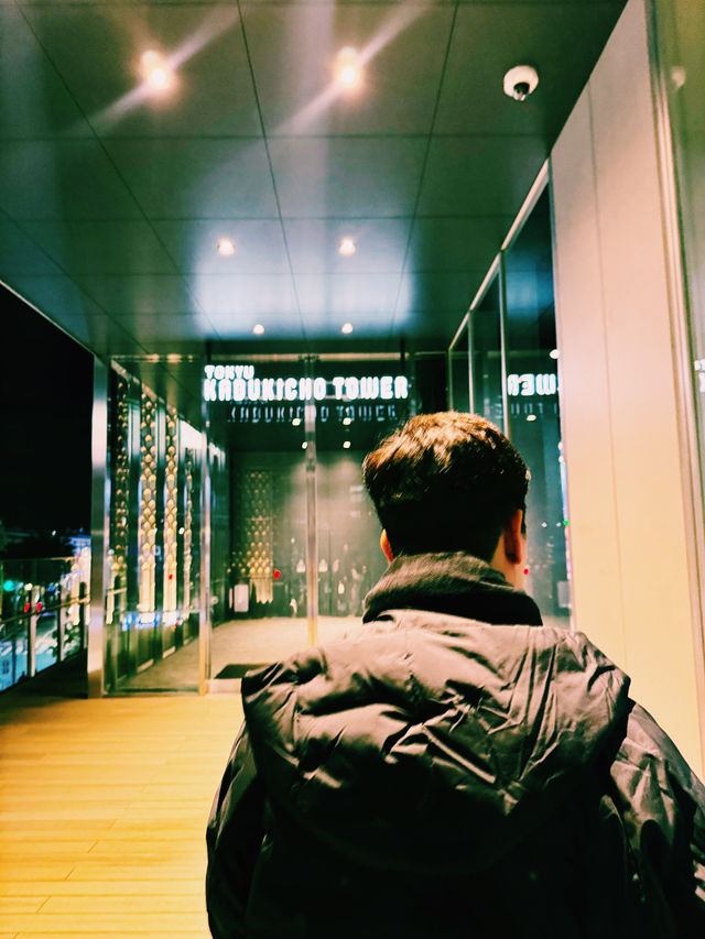 네온 사이로 피어나는 도쿄의 밤